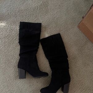 Black suede boots with heel
